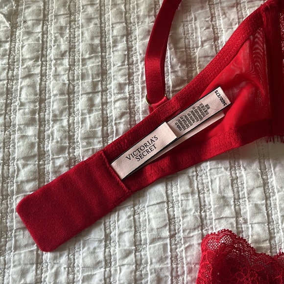 NWOT Dream Angels Lined Demi bra in 34DD with matching things in size M. - Picture 2 of 5